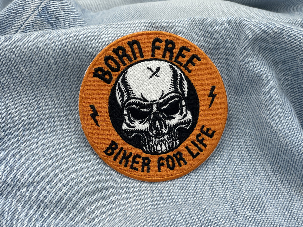 Biker For Life Patch auf hellblauer Jeans