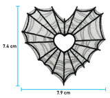 Spinnenweben Herz Patch mit der Maße: 7,4 x 7,9 cm