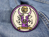 Stier Sternzeichen Patch auf blauer Jeans