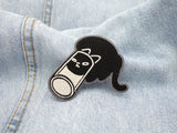 Katze im Glas Patch auf hellblauer Jeans