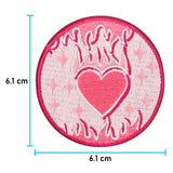 Flammendes Herz Patch mit der Maße: 6,1 x 6,1 cm
