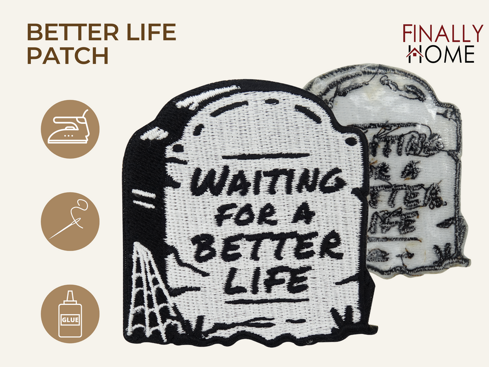 Vorder- und Rückseite des Patches, mit Bügelfolie. „Finally Home“ Logo und Nutzungsoptionen: Aufbügeln, Aufnähen, Aufkleben mit Textilkleber