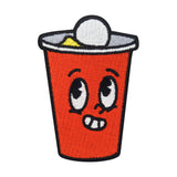 Roter Bier Pong Becher mit Gesicht Patch
