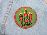 Chilli Patch auf hellblauer Jeans aufgebügelt
