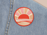 Sonnenuntergang Patch auf hellblauer Jeans