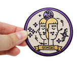 Zwilling Patch gehalten von einer Frauenhand