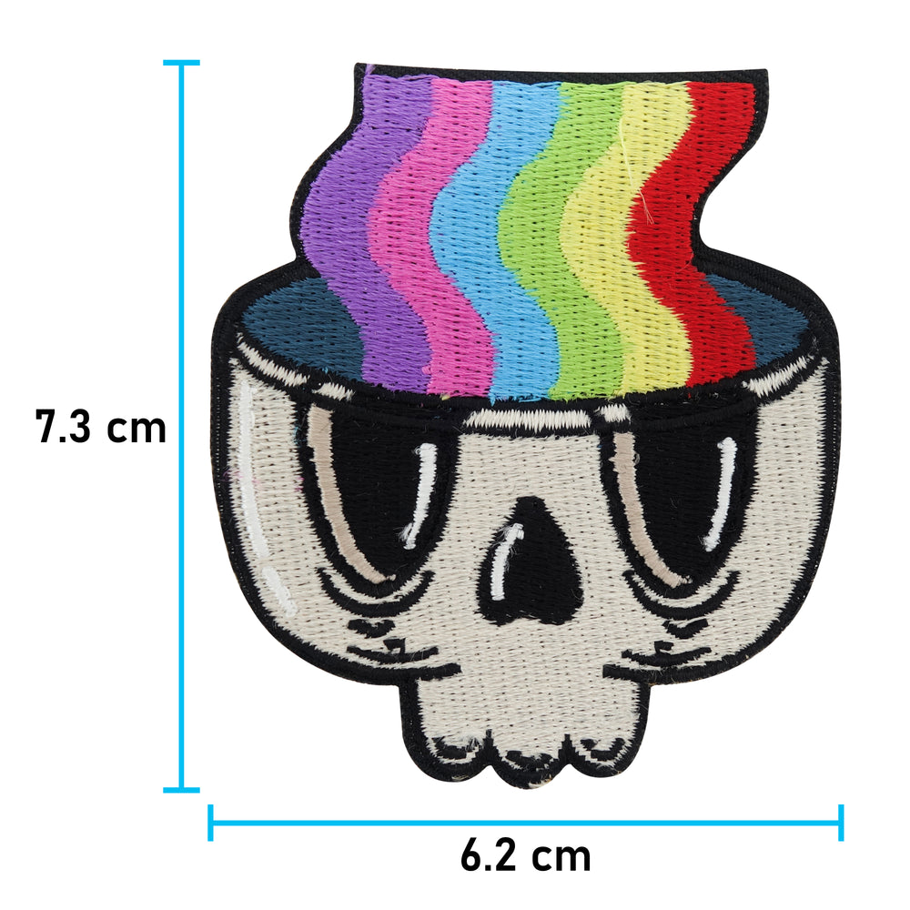 Regenbogen im Totenkopf Patch mit der Maße: 7,3 x 6,2 cm