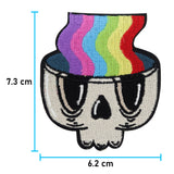 Regenbogen im Totenkopf Patch mit der Maße: 7,3 x 6,2 cm