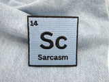 Sarcasm Patch auf hellbaluer Jeans