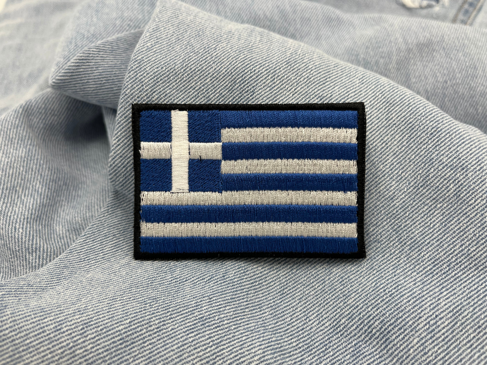 Griechenland Flagge Klettpatch auf hellblauer Jeans