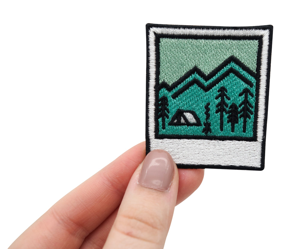 Camping-Bügelpatch-Bügelbild-klein-Berge-Bäume-Zelten-Aufnäher