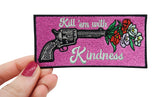 Selena-Gomez-Kindness-Pistole-Revolver-Waffe-mit-Blumen-Flowers-Rosen-Patch-Bügelpatch-Aufbügler-Hand