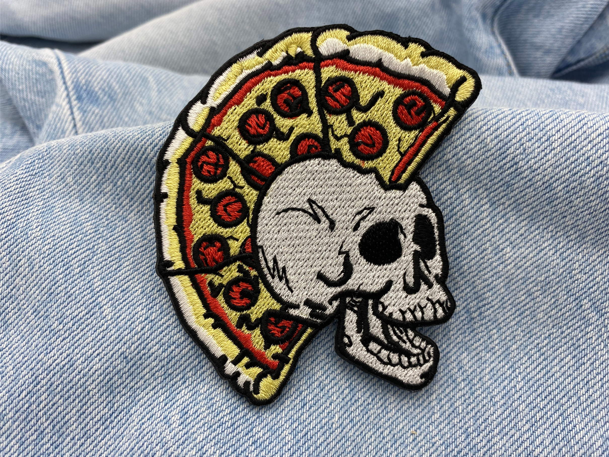 Totenkopf mit Pizza Haaren Bügelbild Patch zum Aufbügeln | Patches, Aufbügelmotive Finally Home