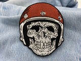 Totenkopf mit Motorrad Helm Bügelbild Patch zum Aufbügeln | Biker Patches für Lederwesten, Aufbügelmotive Finally Home
