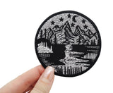 Klett Patch - Fluss in den Bergen | Outdoor Klett Patches, Wandern Aufnäher, Natur Klettpatches, Berg Badge, Camping Klettpatch Rund, Finally Home