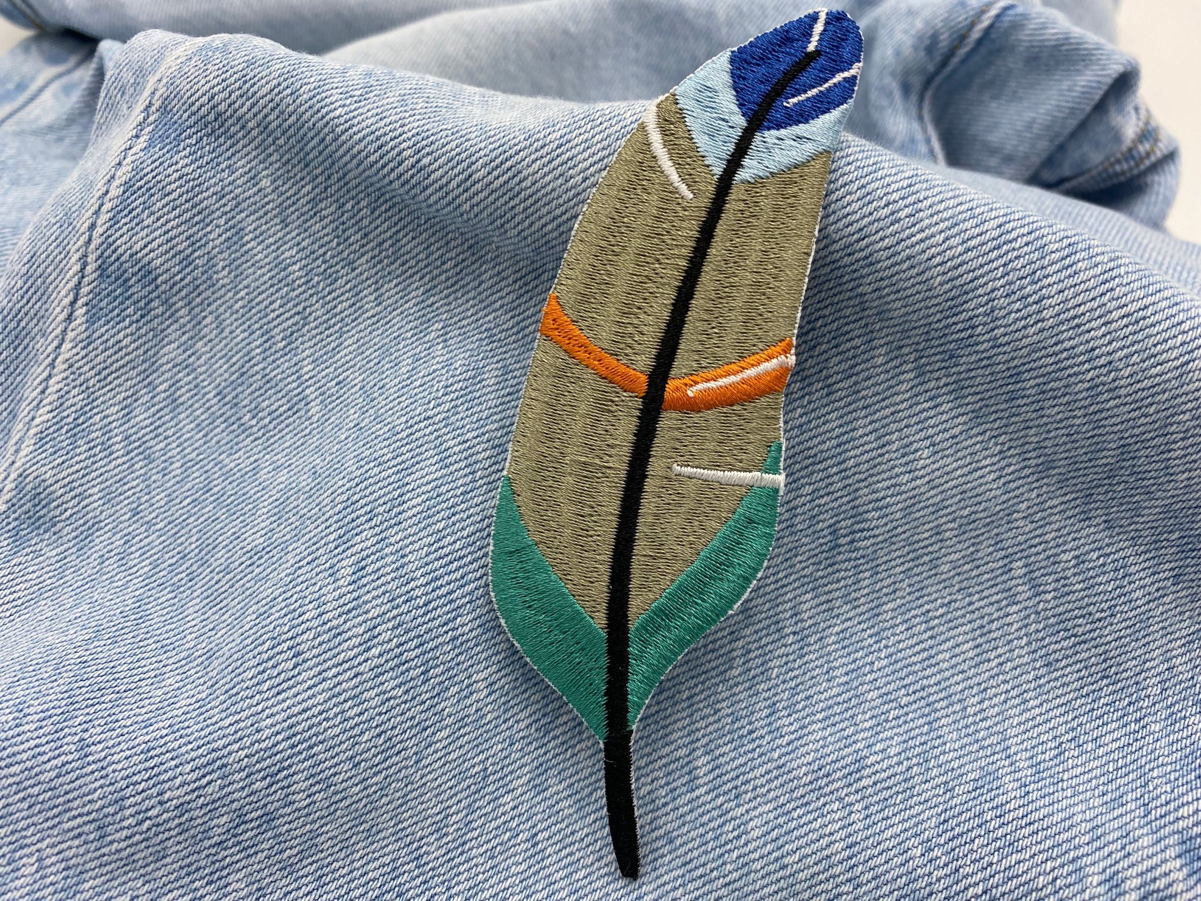 Feder Patch auf blauer Jeans