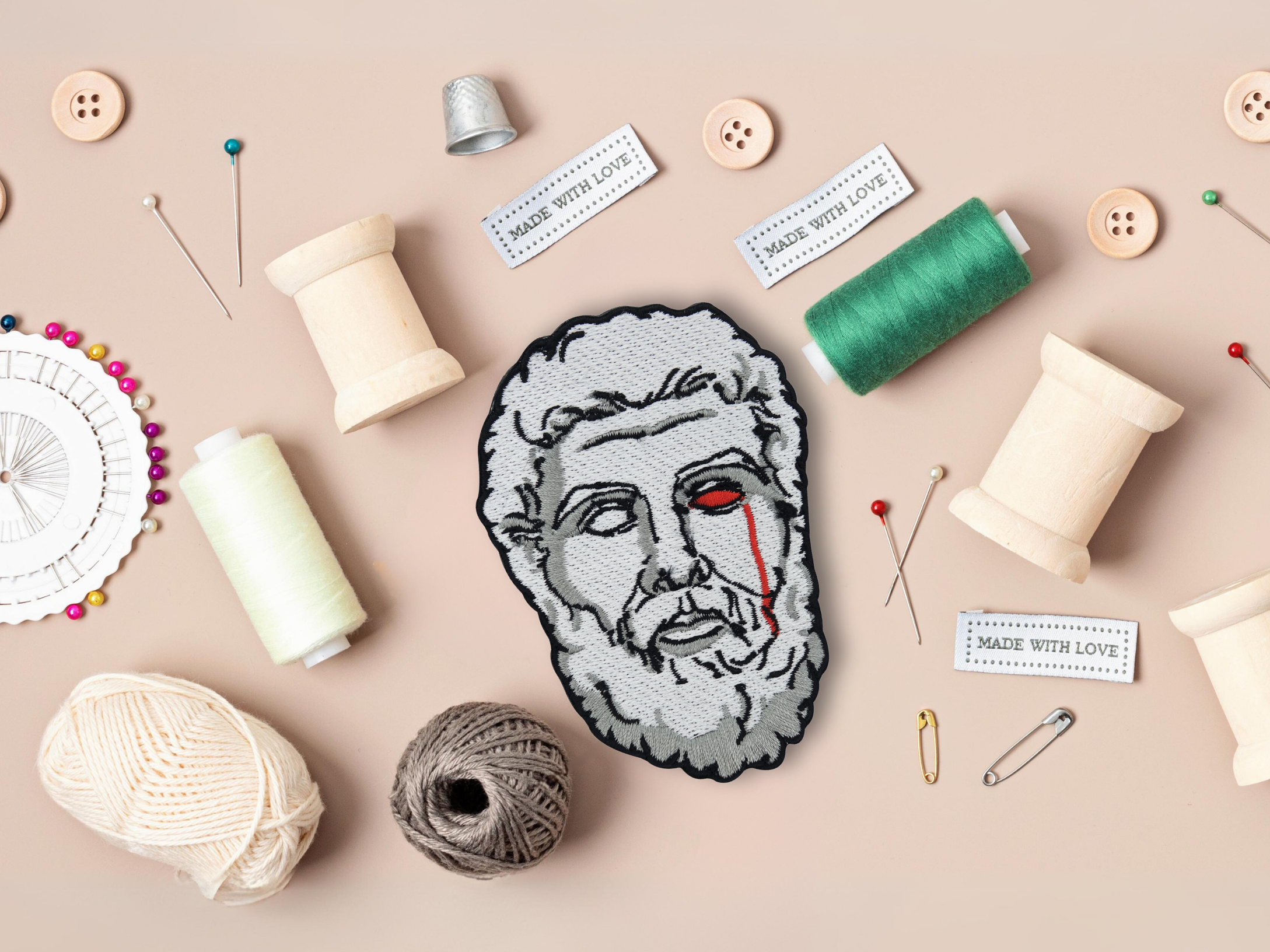 Mythos Collection: Weinende Statur mit Bart Patch zum Aufbügeln | Mythologie Patches, Blut Bügelflicken, rot weiß Flicken, Kunst Aufnäher für Erwachsene Männer und Frauen Finally Home