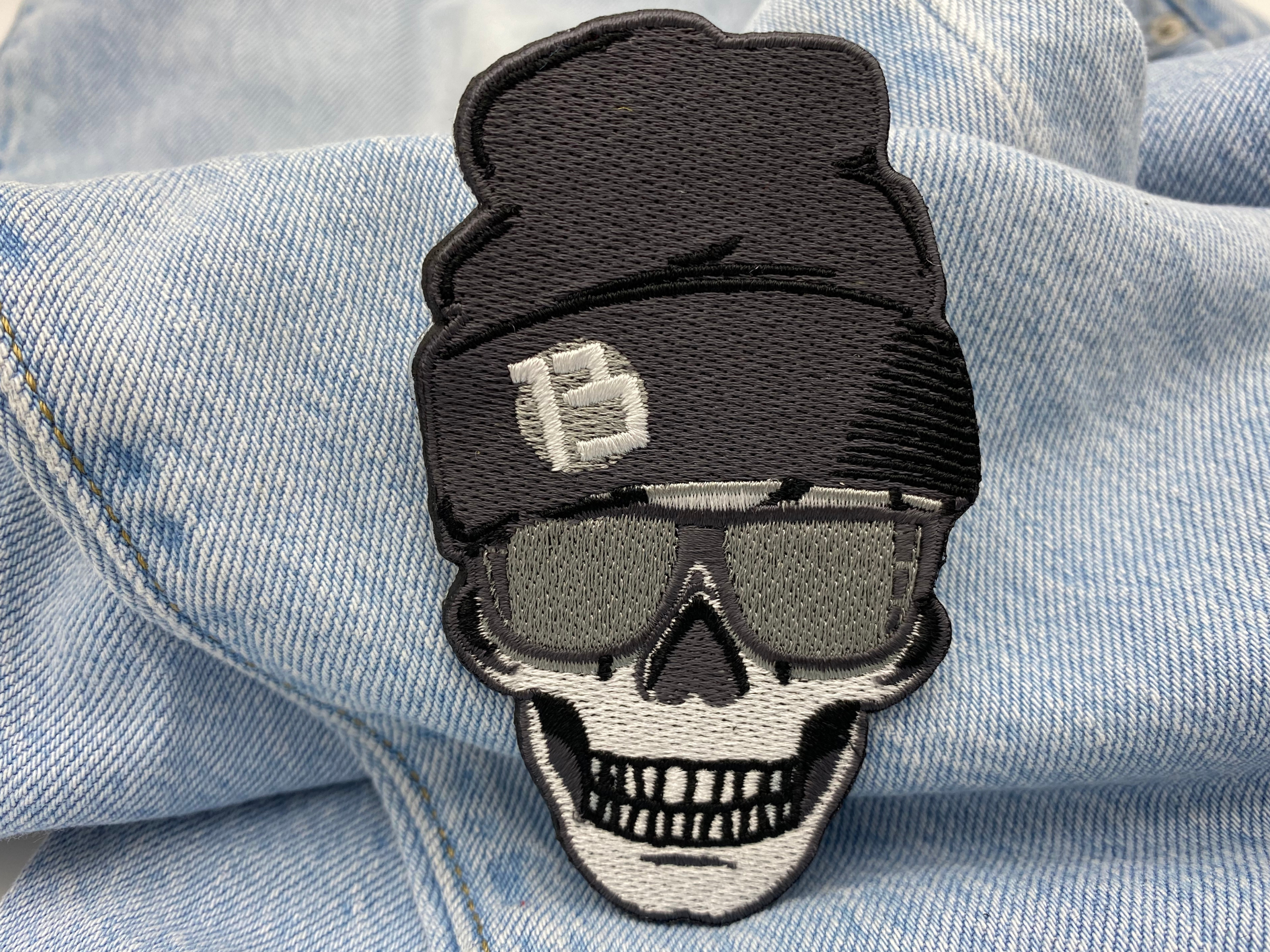 Totenkopf mit Mütze und Sonnenbrille Patch zum Aufbügeln | Totenschädel Patches, Biker Schädel Bügelflicken, Motorrad Kutte Flicken, Aufnäher Finally Home