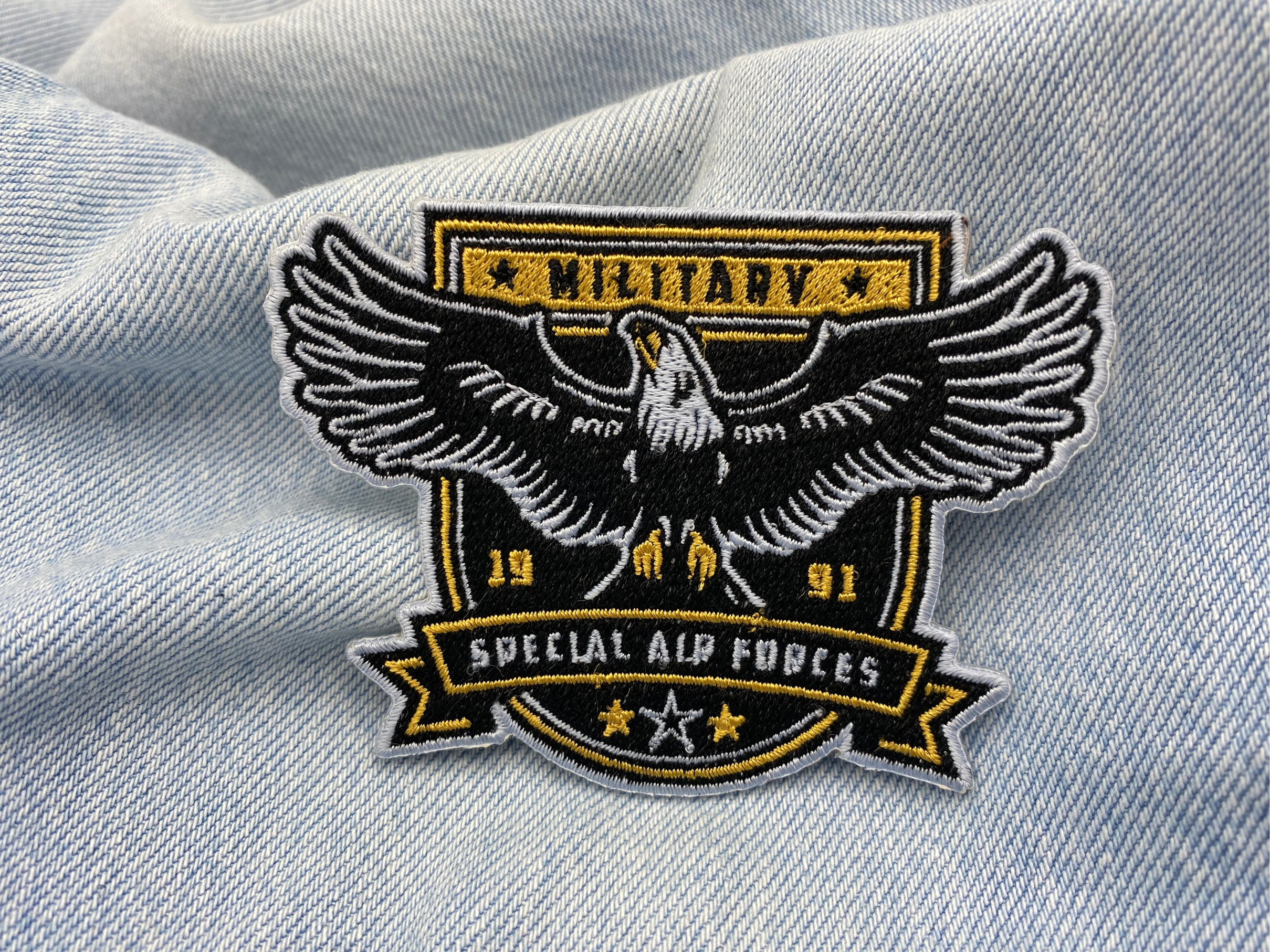 Air Forces Adler Abzeichen Patch auf blauer Jeans