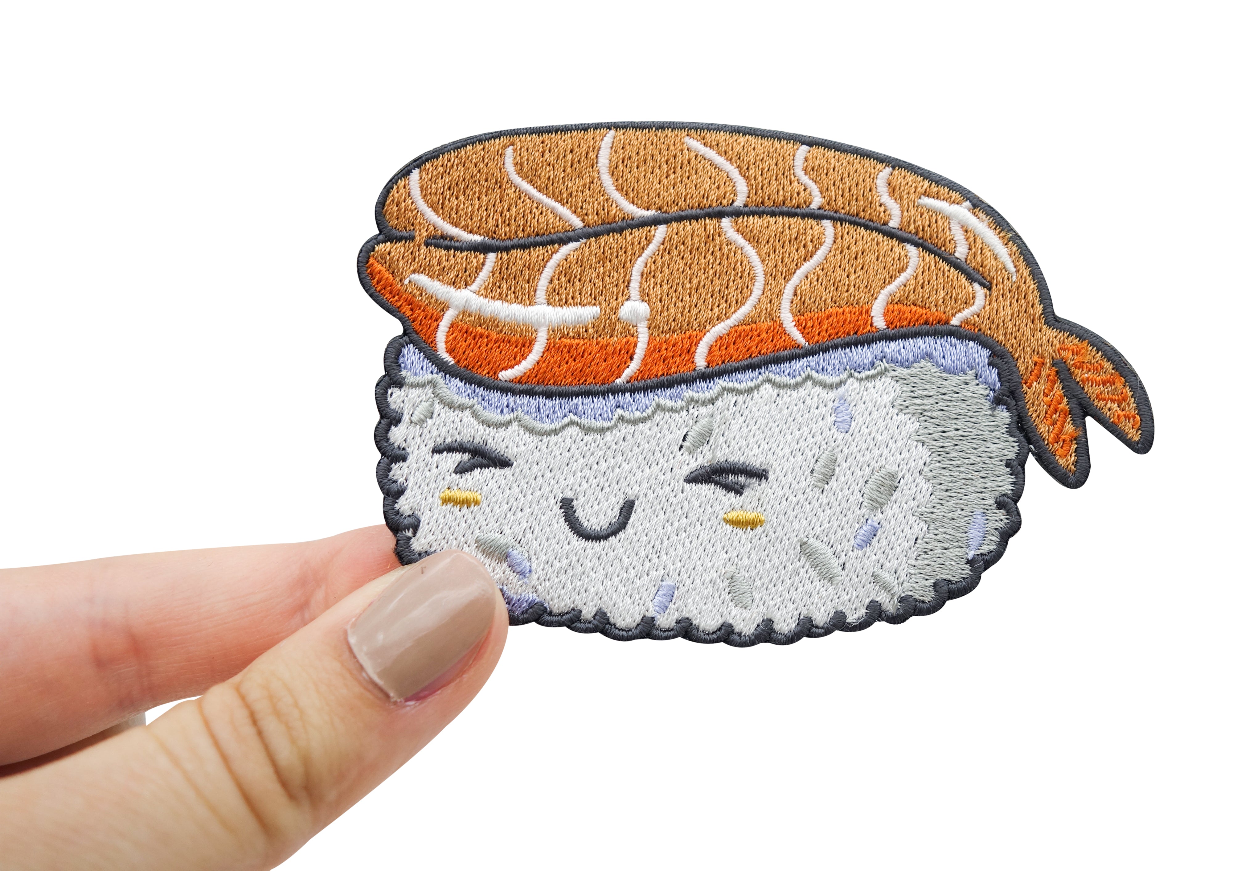 Frauenhand hält den Kawaii Sushi Patch.