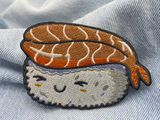 Der Sushi Patch auf blauer Jeans.