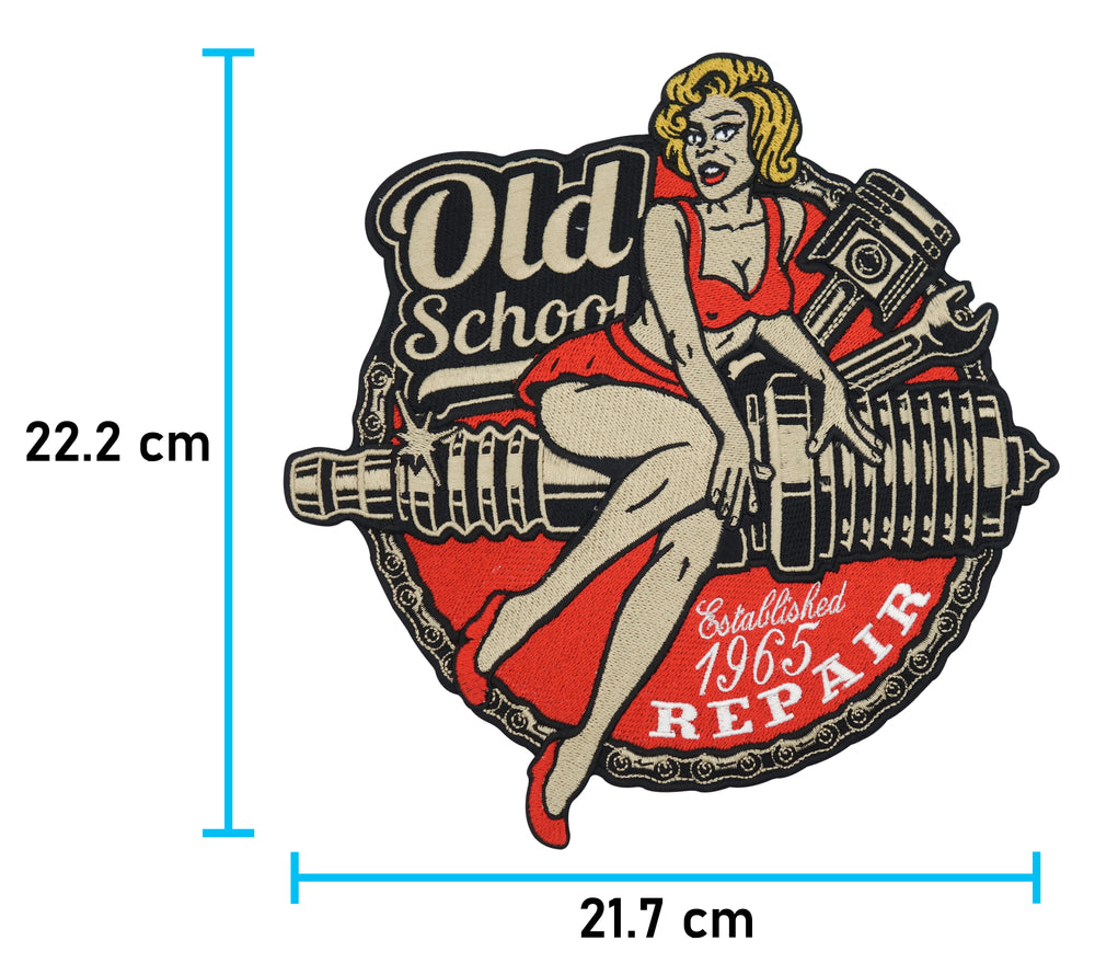 aße des roten Old School Biker Rückenpatches: 22,2 x 21,7 cm