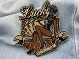 Der Patch auf blauer Jeans