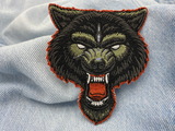 Wolf Patch auf blauer Jeans