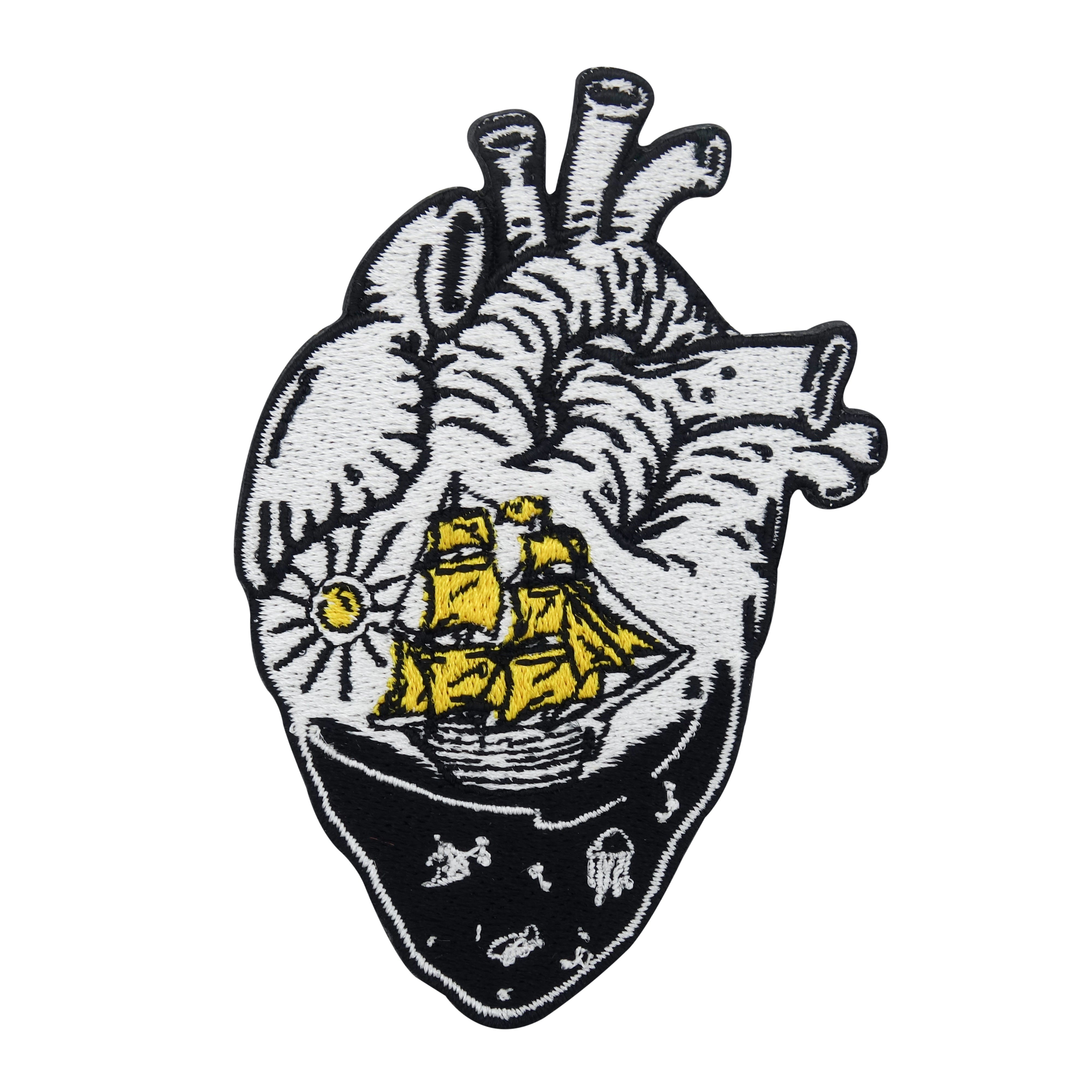 Schiff inmitten eines Herzens Patch