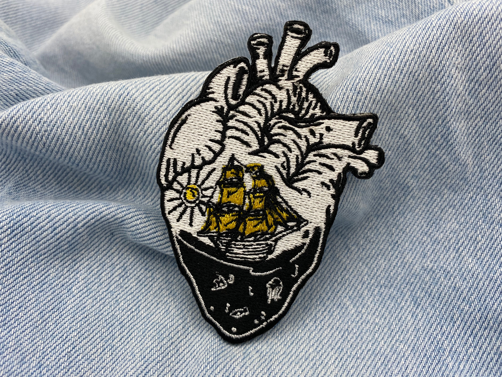 Patch auf blauer Jeans