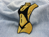 Der Frauenkörper Patch auf einer blauen Jeans