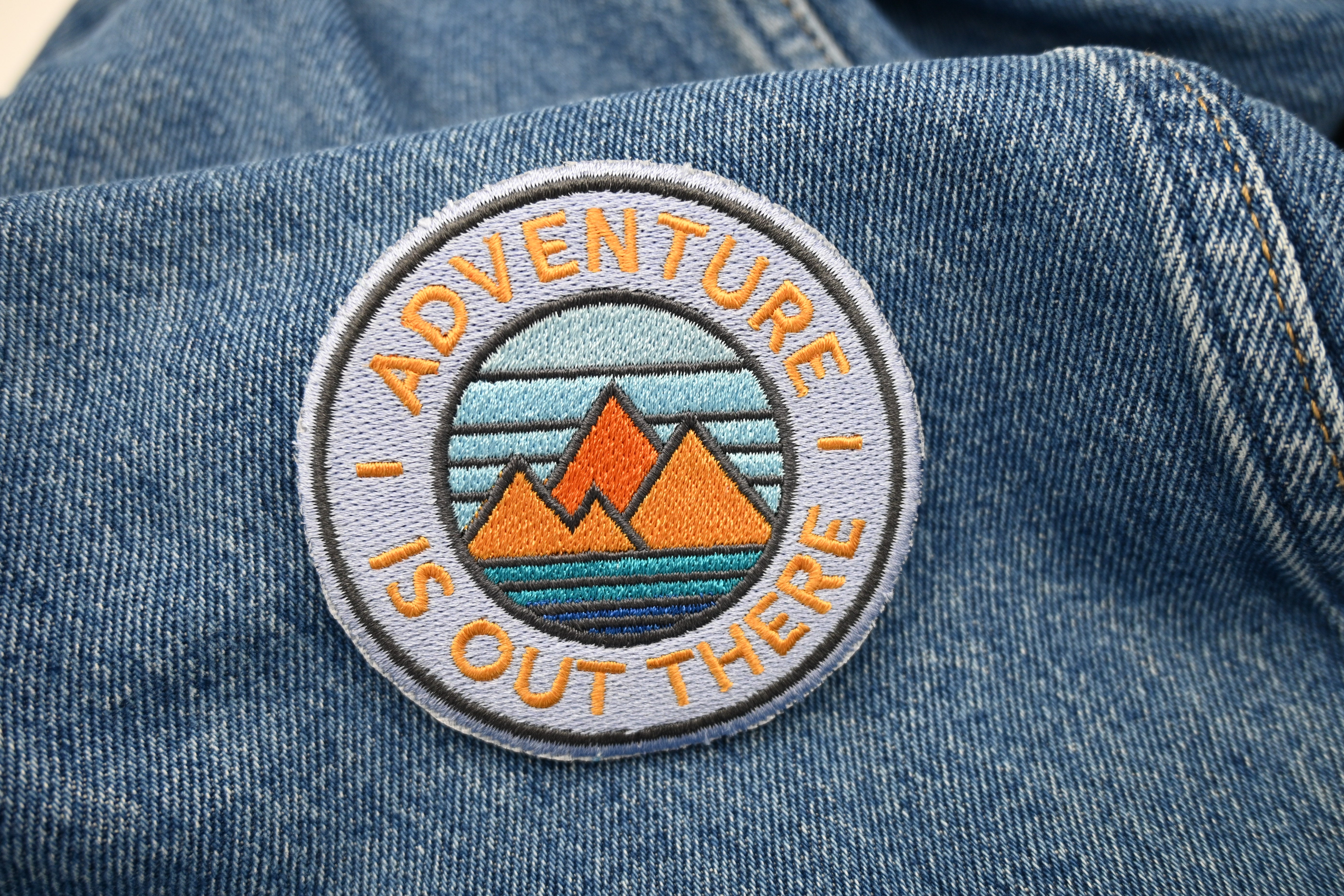 Klett Patch - Adventure is out there | Outdoor Klett Patches, Wandern Aufnäher, Rucksack Klettpatches, Wanderer Badge, Berge Klettpatch, Finally Home