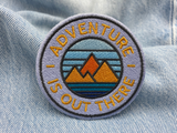 Adventure Collection: Adventure is out there Patch zum Aufbügeln | Wandern Outdoor Patches, Berg Bügelflicken, Flicken, Aufnäher Wanderer Rucksäcke, Finally Home