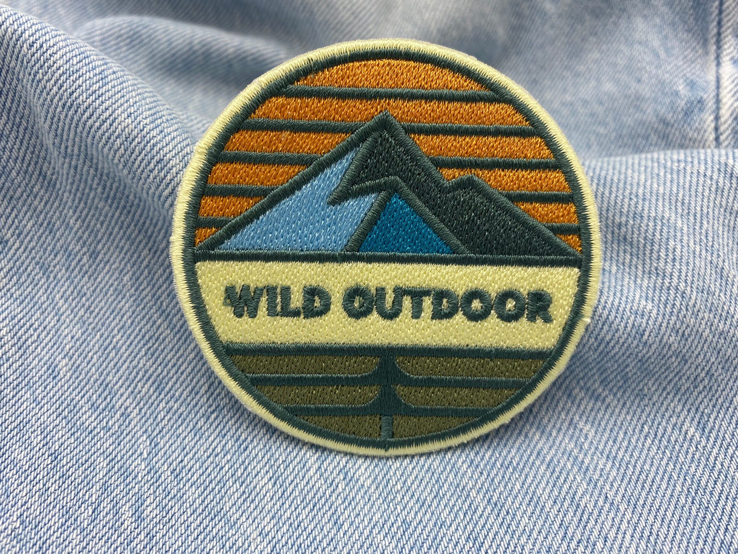 Adventure Collection: Wild Outdoor Berg Patch zum Aufbügeln | Wandern Patches, Bügelflicken, Bügelbild, Aufnäher Wanderer Rucksäcke Finally Home