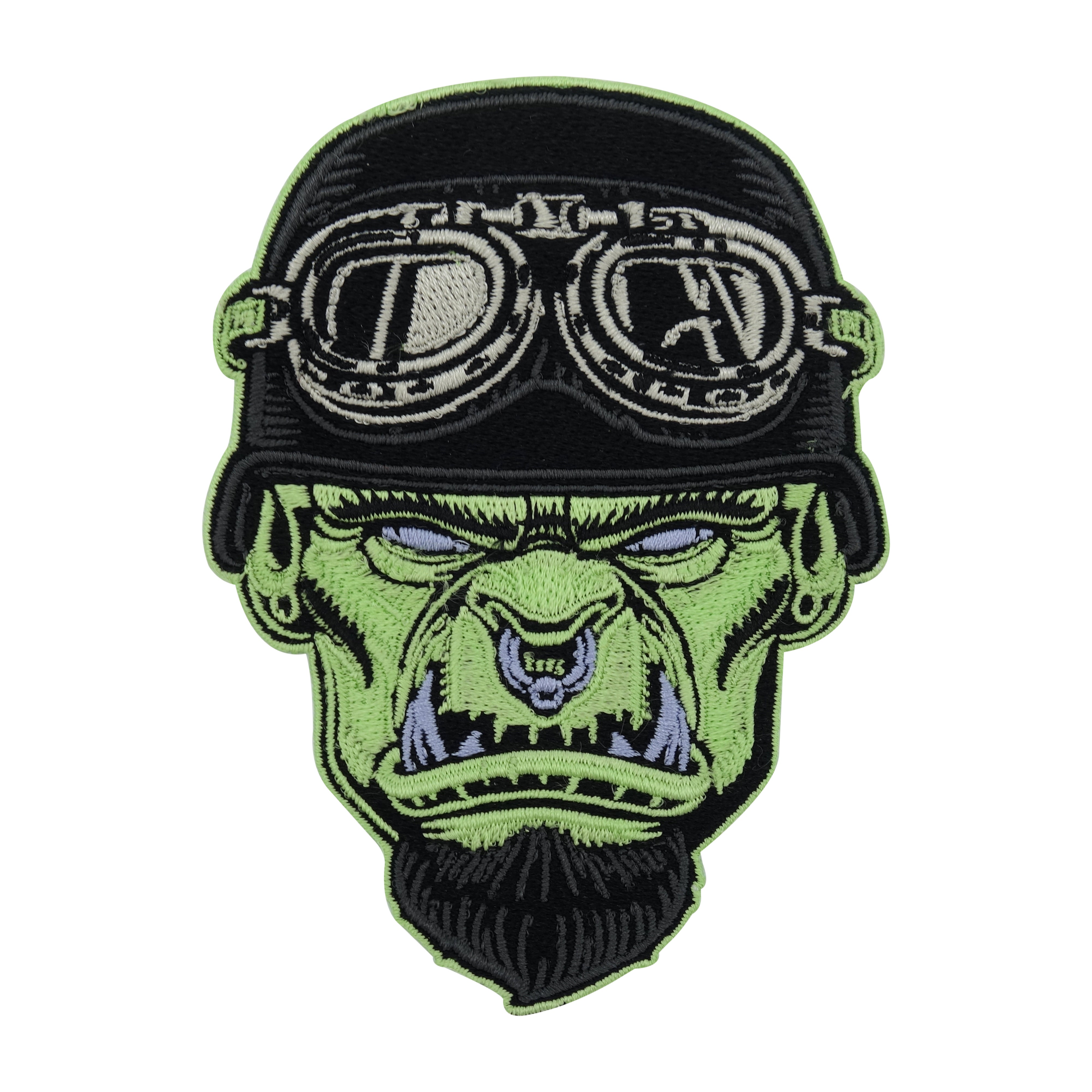 Grün-schwarzer Ork Biker mit Helm und Nasenring Patch 