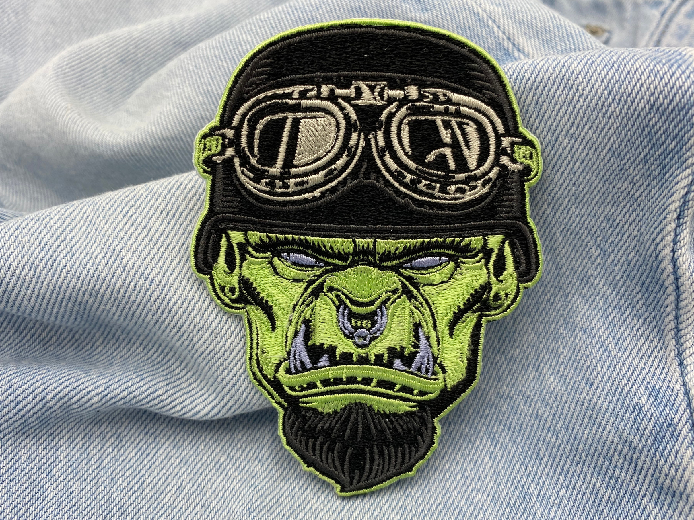 Ork Biker Patch auf blauer Jeans