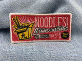 Asiatischer Nudelbox Patch auf blauer Jeans