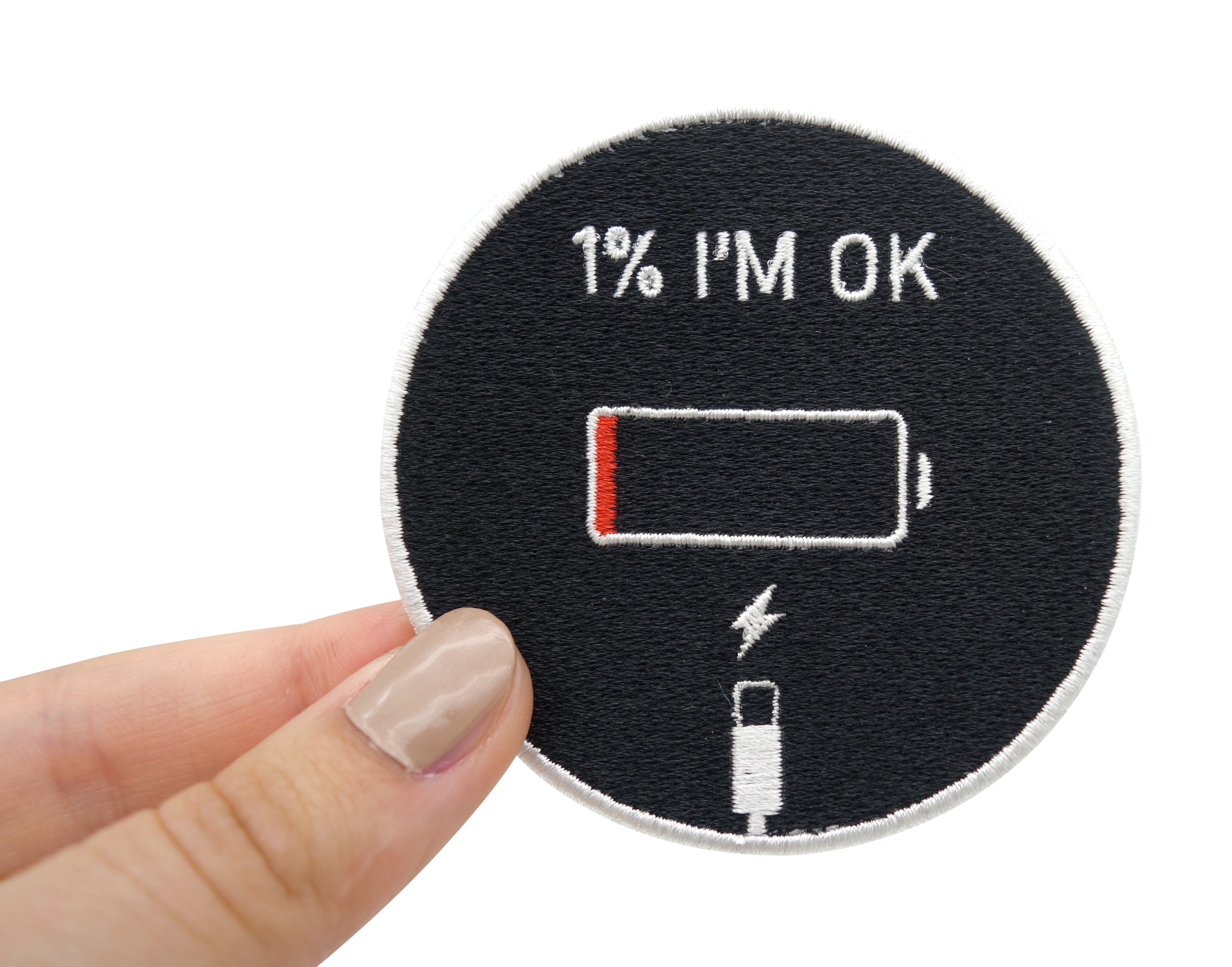 Der Patch gehalten von einer Frauenhand