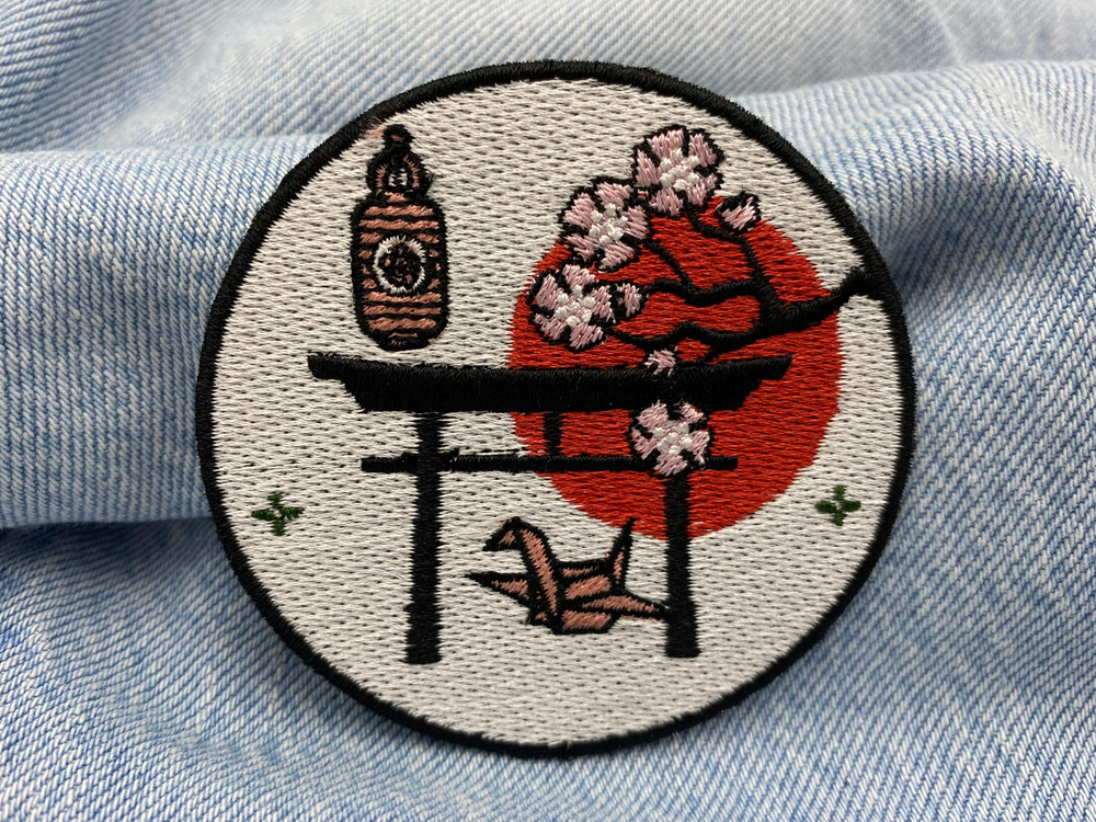 Japanische Kultur Patch auf blauer Jeans 
