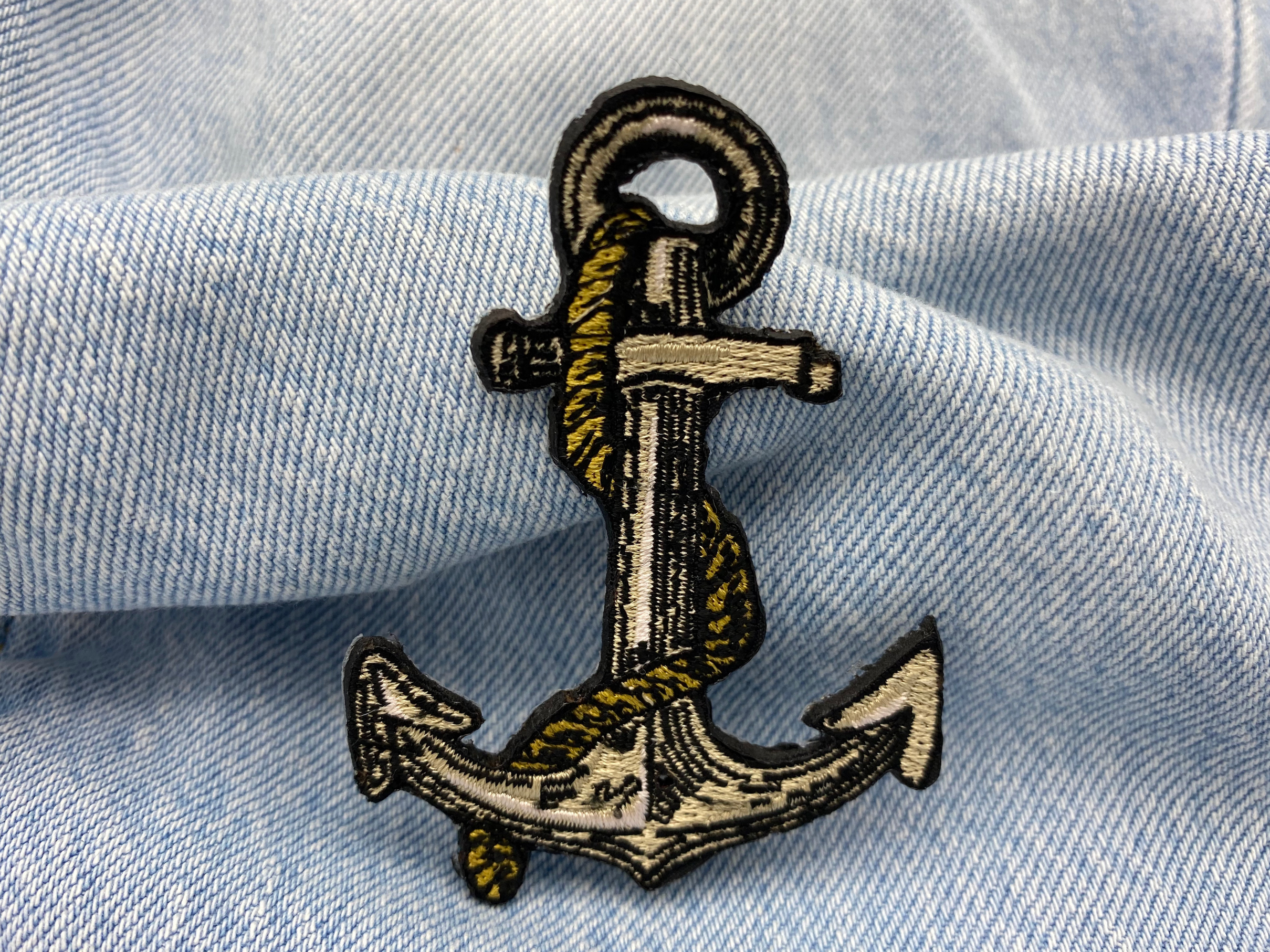 Anker Patch auf blauer Jeans