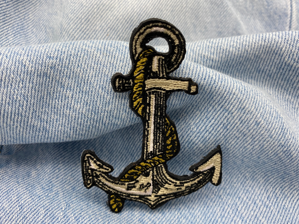 Anker Patch auf blauer Jeans