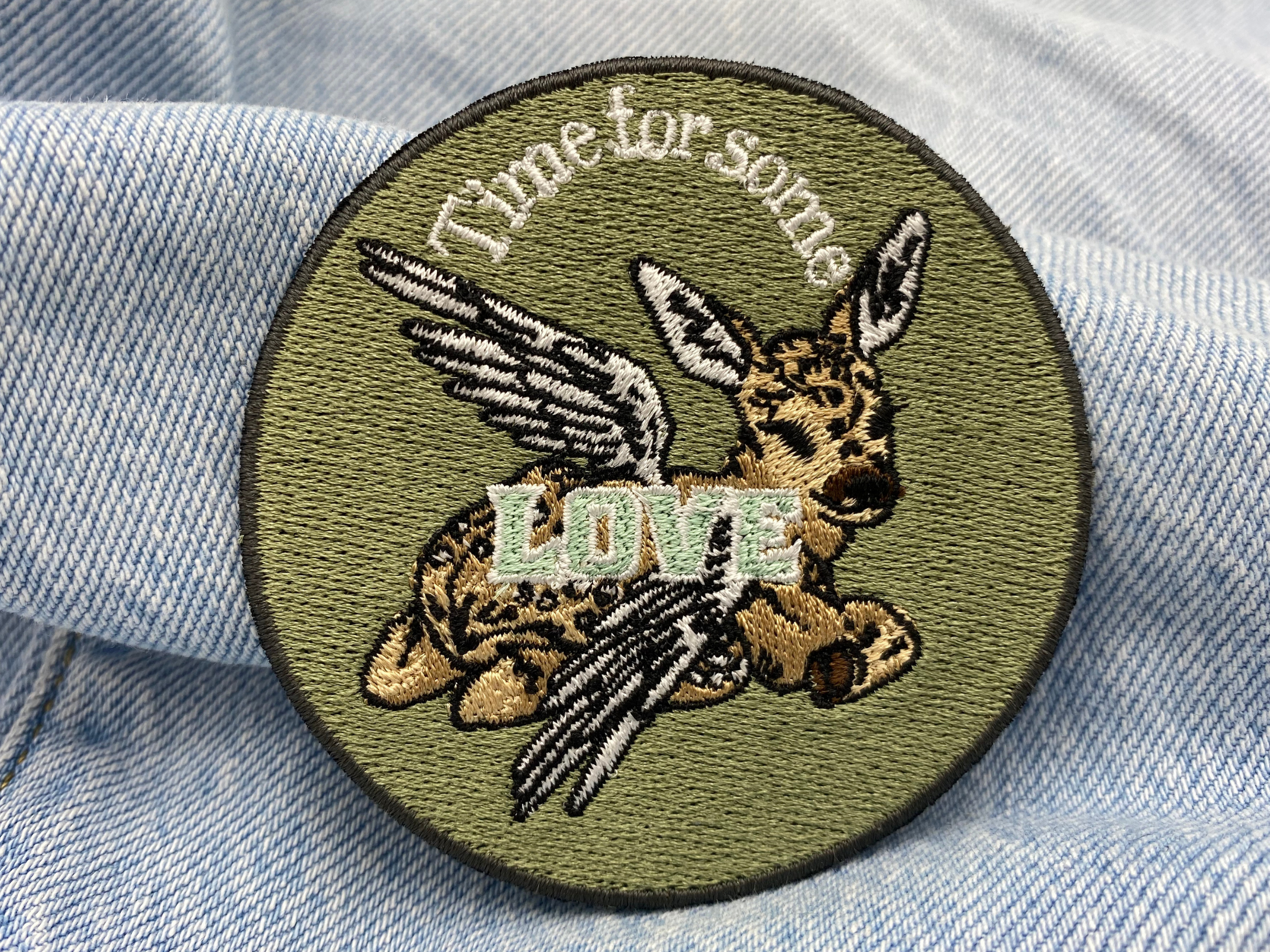 Rehkitz Patch auf blauer Jeans