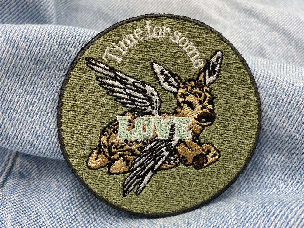 Rehkitz Patch auf blauer Jeans