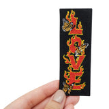 Love Patch gehalten von einer Frauenhand