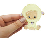 Baby Schaf Patch gehalten von einer Frauenhand
