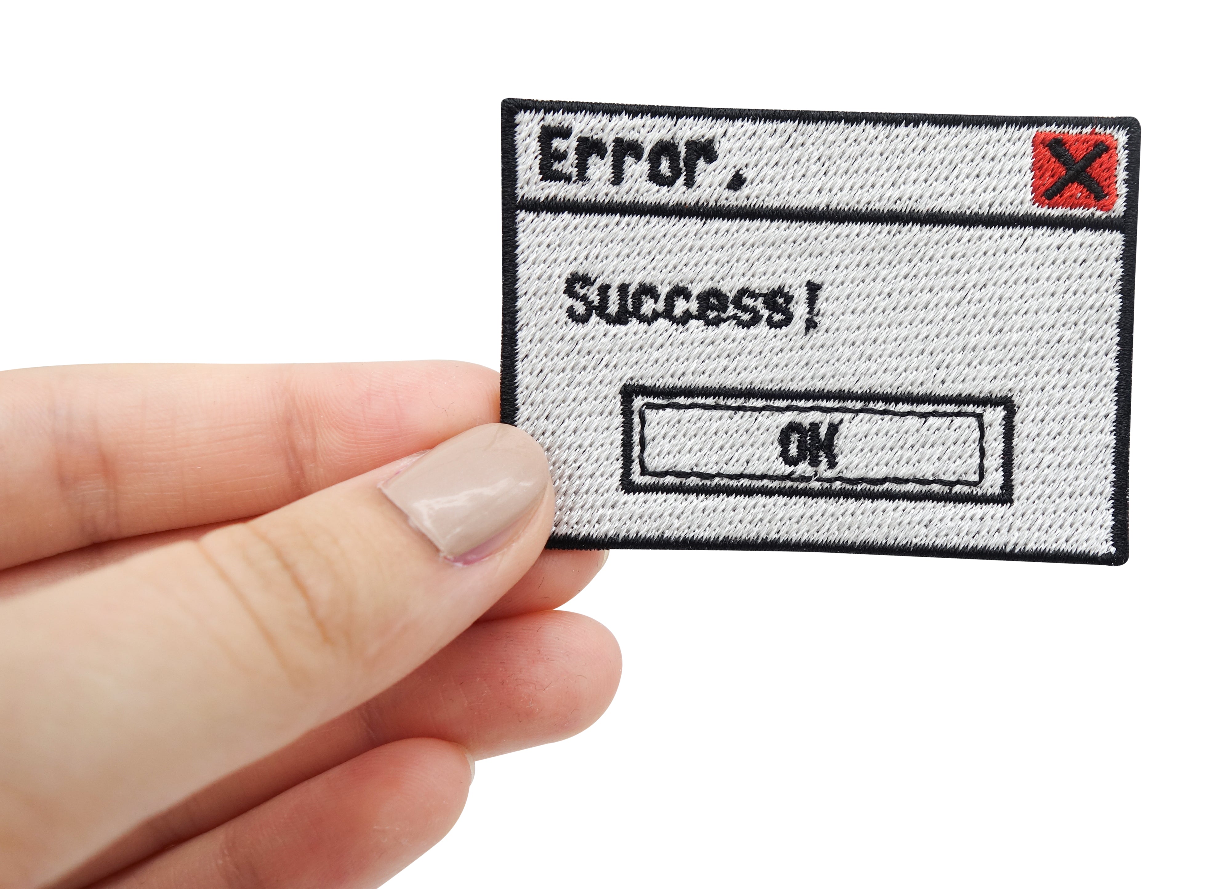 Fehlermeldung Patch gehalten von einer Frauenhand