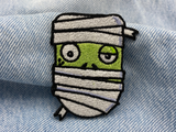 Zombie Kopf Patch auf blauer Jeans