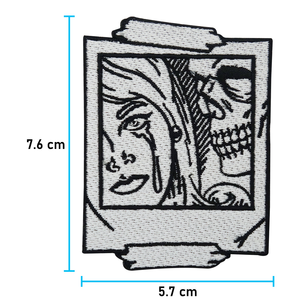 Der Patch mit der Maße: 7,6 x 5,7 cm