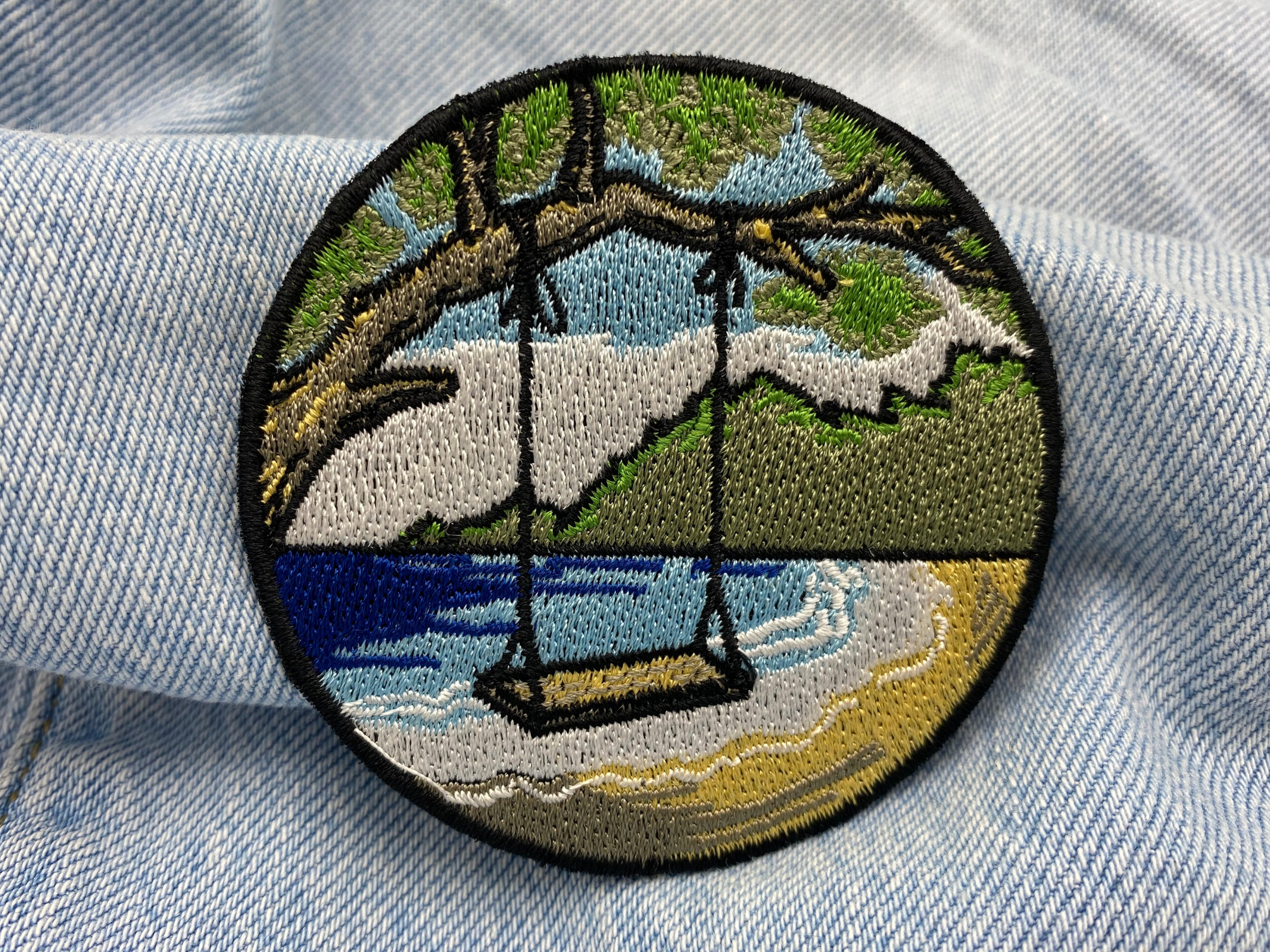 Strand Schaukel Patch auf blauer Jeans