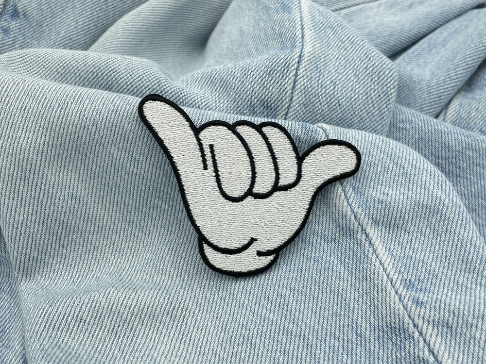 Call me Patch auf blauer Jeans